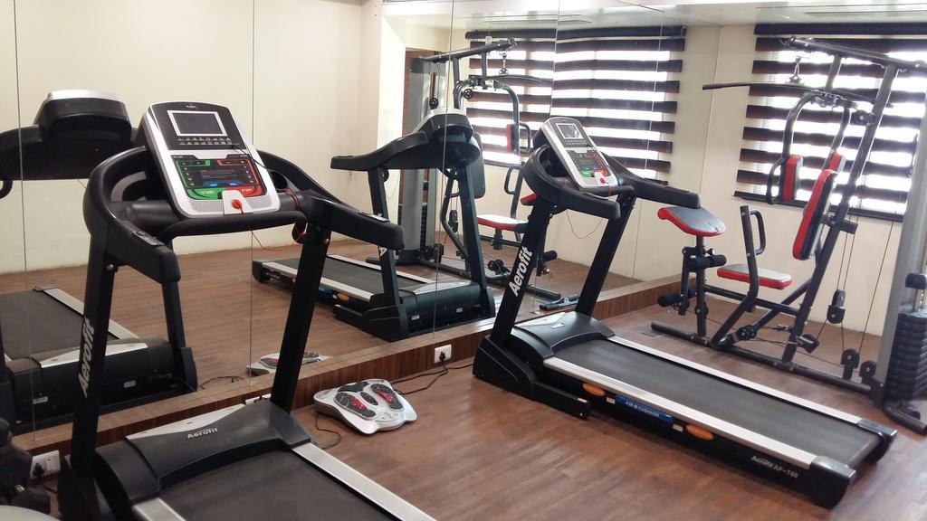 Pride Biznotel Vadodara Exterior photo